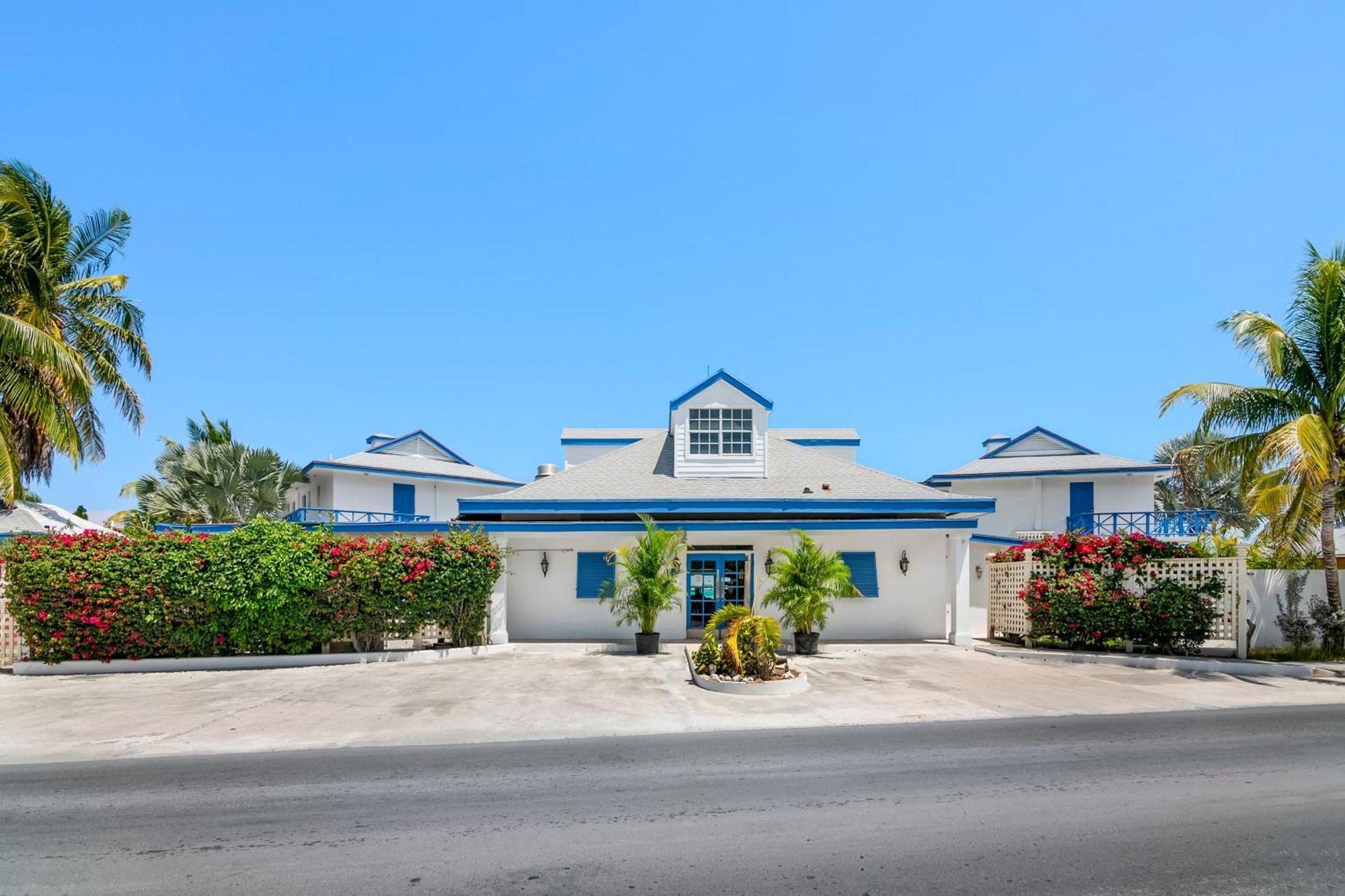 Augusta Bay Hotel George Town Exterior foto